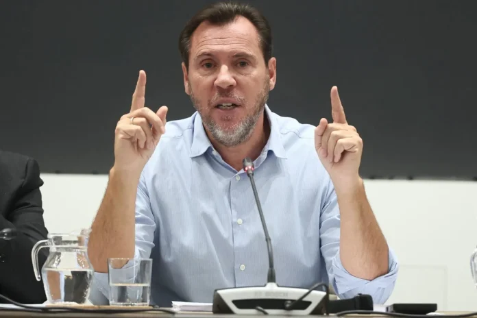 Puente admite la pérdida de confianza en el sistema ferroviario, pero dice que seguirá cogiendo el tren