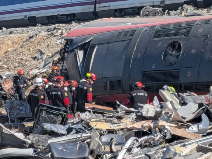 Puente califica de "inexplicable" la decisión del centro de control de ordenar la marcha del AVE