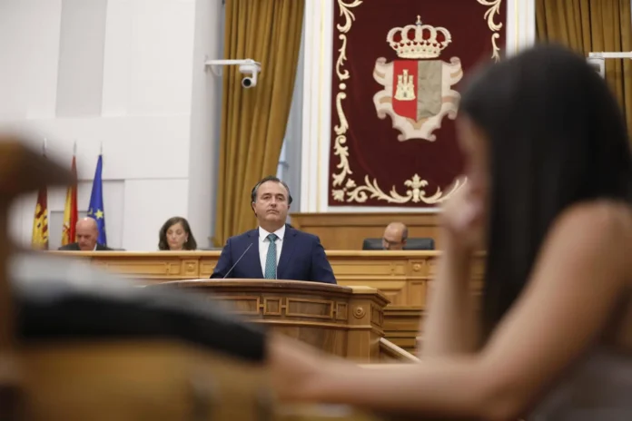 Rechazada la propuesta de Vox para restringir arraigo de inmigrantes tras negativa de PSOE y abstención de PP