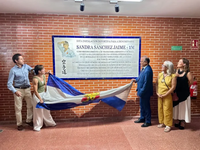 Talavera rinde homenaje a Sandra Sánchez dando su nombre al polideportivo 1º de Mayo y con un mural de cerámica