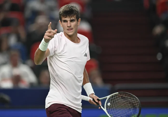 Tenis.- Rafa Jódar cumple en su debut en Basilea