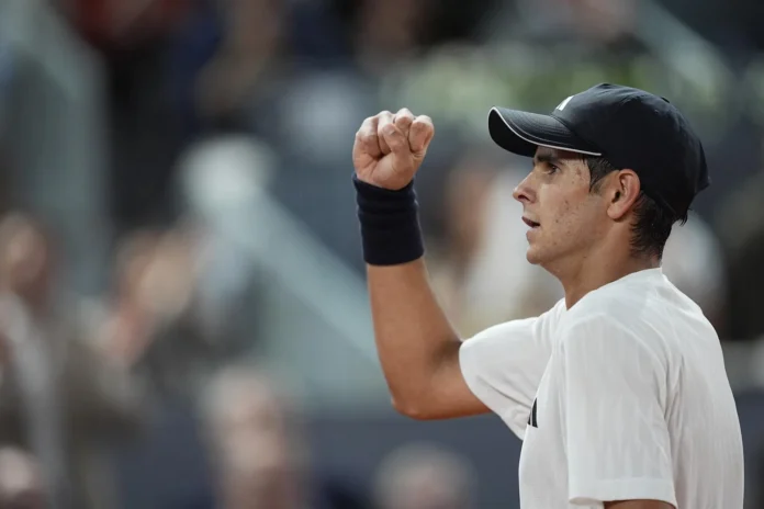 Tenis.- Rafa Jódar salva dos bolas de partido y remonta a Shapovalov en su debut en Cincinnati