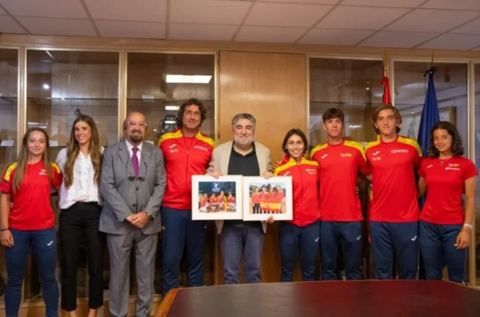 Tenis.- Rodríguez Uribes recibe a las selecciones masculina y femenina de tenis Sub-16, oro y plata en el Europeo