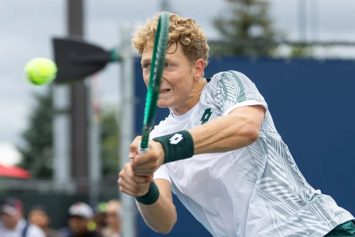 Tenis.- Un épico Landaluce avanza en Cincinnati y Djokovic roza el desmayo