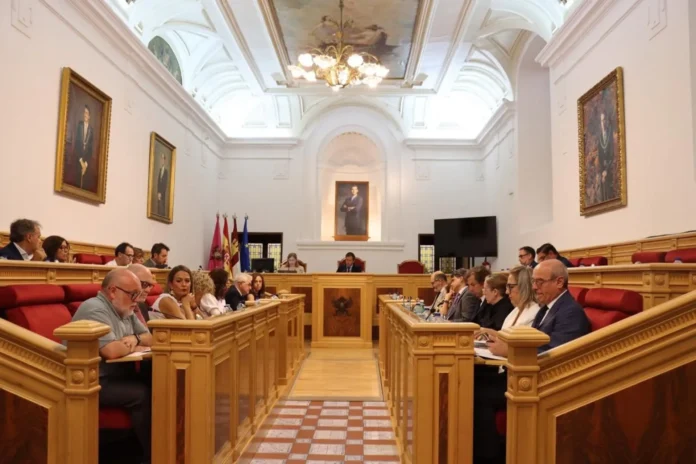 Toledo contará con un catálogo de puntos inaccesibles en materia de movilidad, tras aprobarse en pleno una moción de IU
