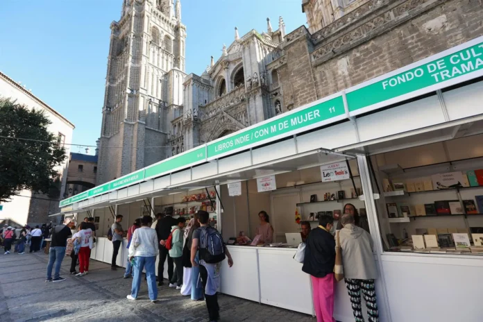 Toledo estrena Feria del Libro con nueva ubicación en la Plaza del Ayuntamiento y una programación ampliada