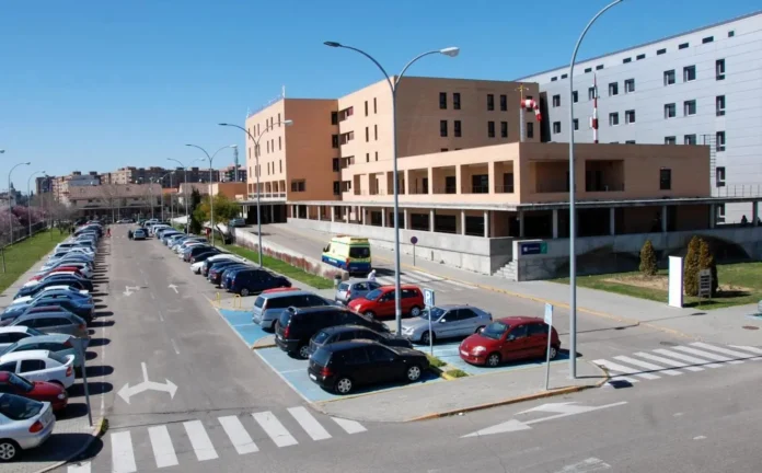 Tres afectados por inhalación de humo tras un incendio en el felpudo de una casa en Talavera de la Reina