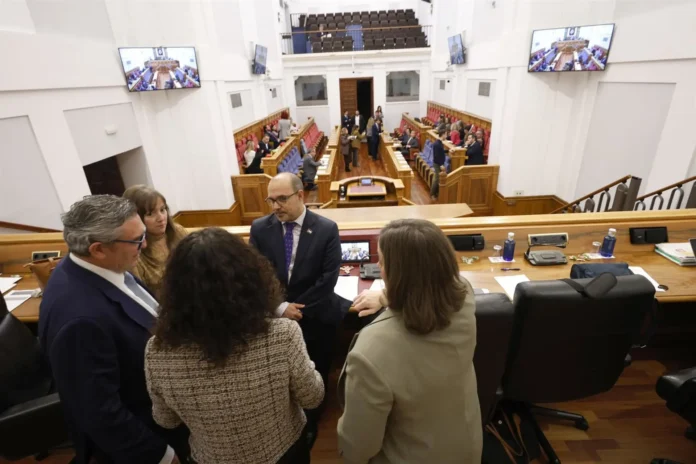 Un nuevo piso de Bellido o la venta de una parcela de Agudo, novedades en las declaraciones de bienes de diputados C-LM