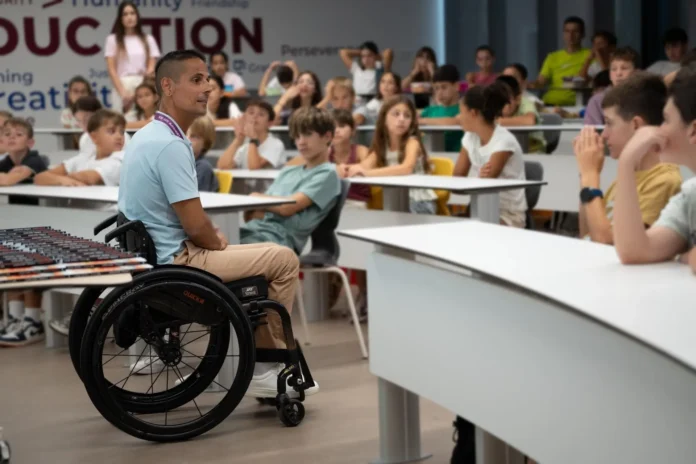 Varios.- El ciclista paralímpico Sergio Garrote abre en Reus el proyecto 'Valors Olímpics' de la UFEC
