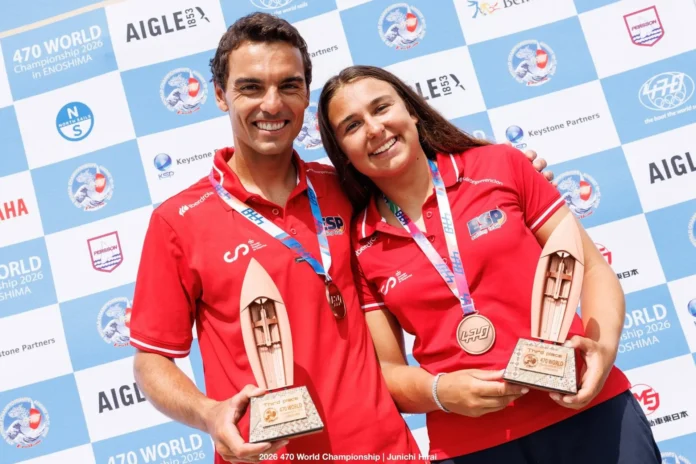 Vela.- Jordi Xammar y Marta Cardona logran la medalla de bronce en el Mundial de 470 en Enoshima (Japón)