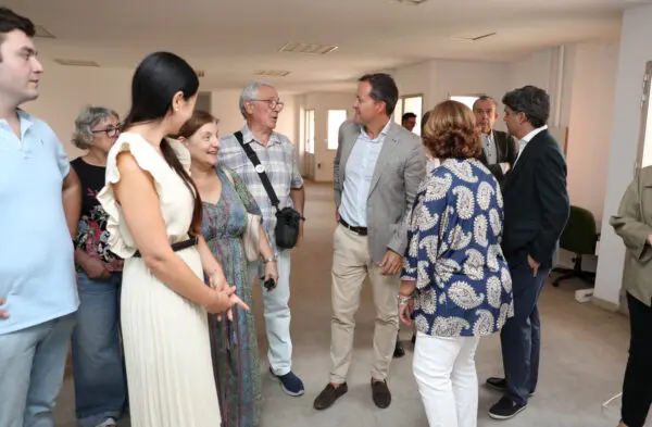 Velázquez muestra su satisfacción con la futura residencia de estudiantes que contribuirá a revitalizar el barrio de Palomarejos