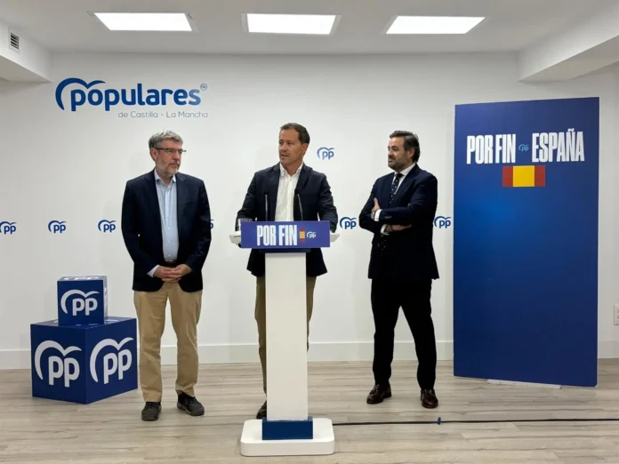 Velázquez resta importancia a su enfrentamiento con Tolón: "Lo importante sería enfrentarnos en las municipales"