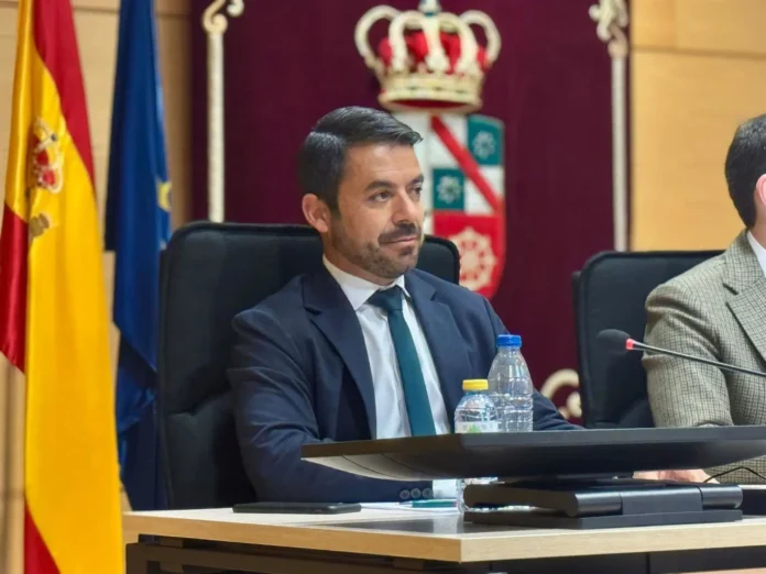Vox afirma que el Sescam contrata médicos extracomunitarios sin títulos homologados