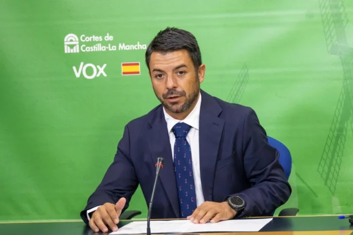Vox C-LM pide a Educación "poner fin" a la petición de dinero a las familias para material escolar en colegios públicos